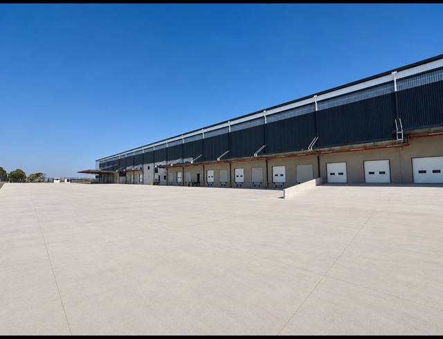 18,756M² WAREHOUSE TO LET IN LONGLAKE